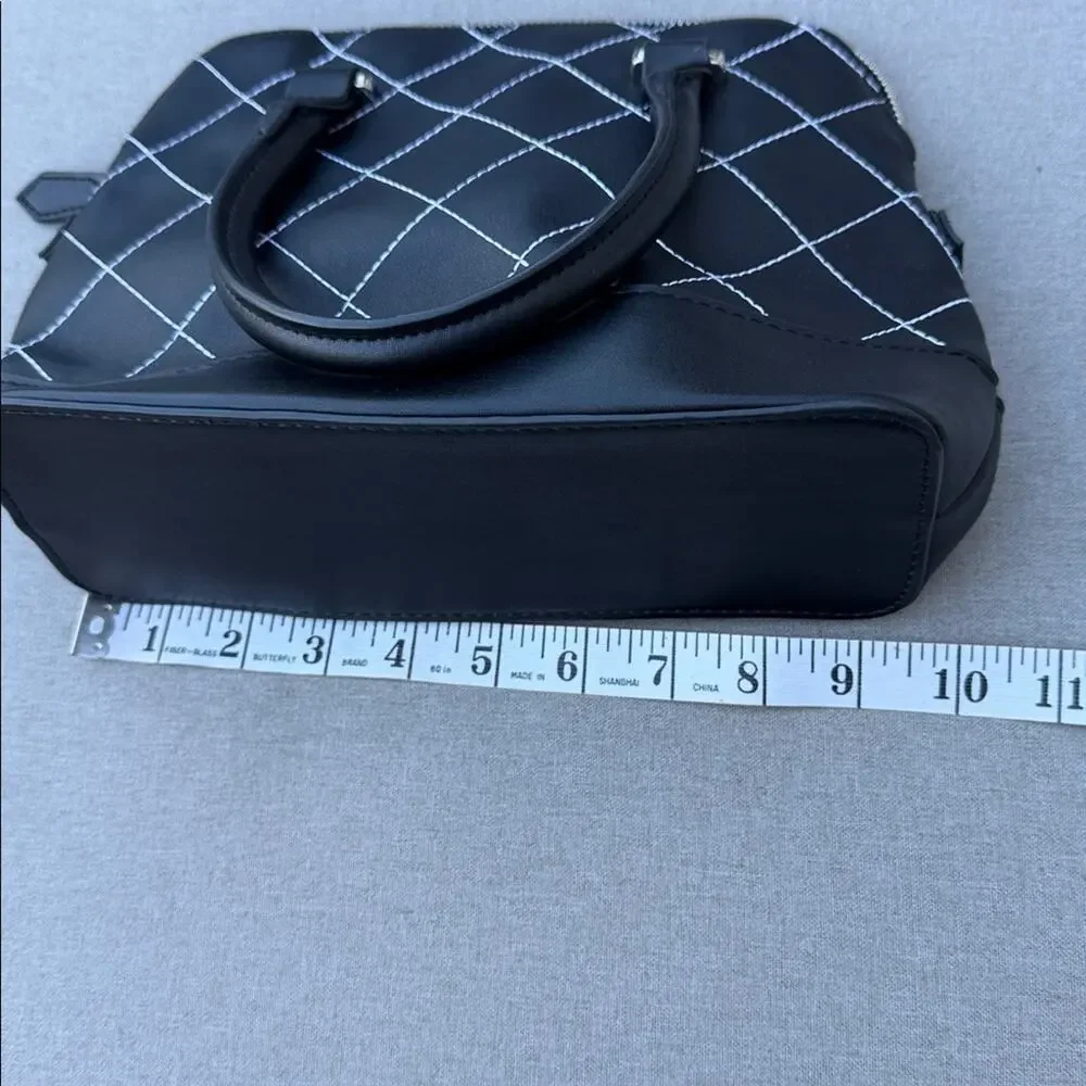 Steve Madden Black & White Satchel purse